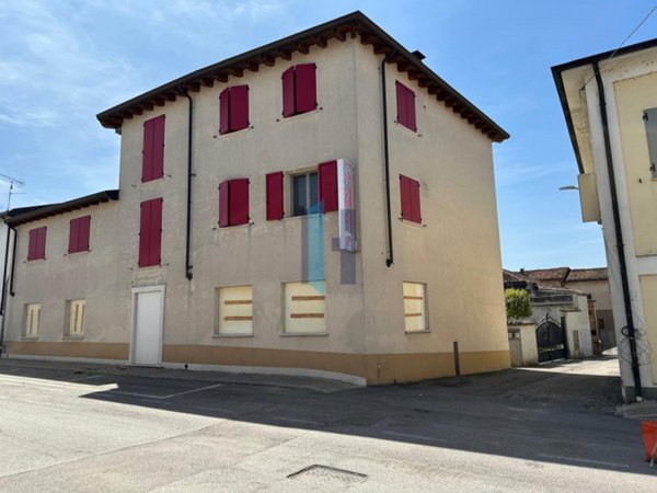 negozio in vendita a Casalmoro