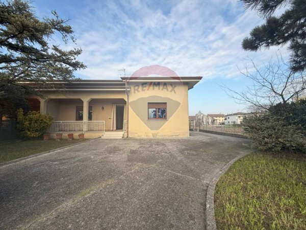 casa indipendente in vendita a Casalmoro
