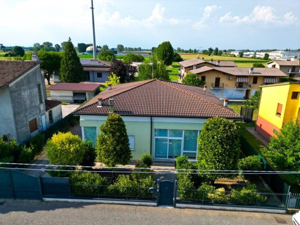 casa indipendente in vendita a Casalmoro