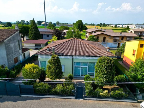 casa indipendente in vendita a Casalmoro