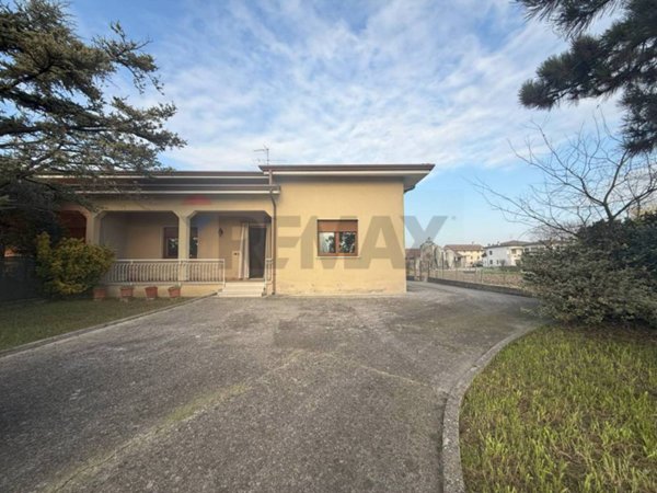 casa indipendente in vendita a Casalmoro