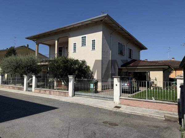 casa indipendente in vendita a Casalmoro