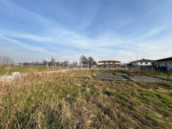 terreno edificabile in vendita a Casaloldo