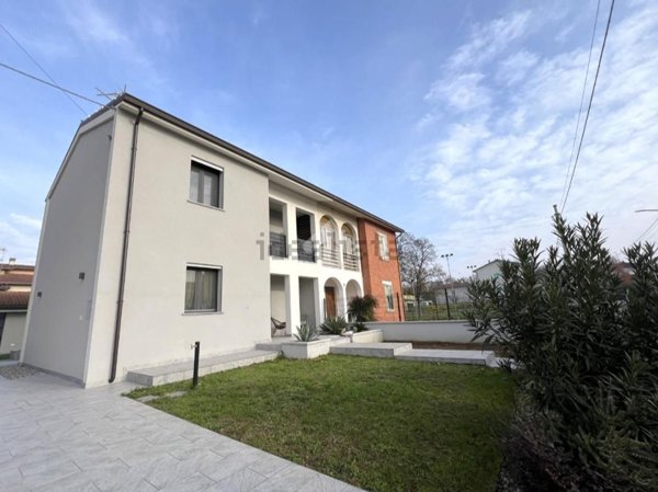 casa indipendente in vendita a Casalromano
