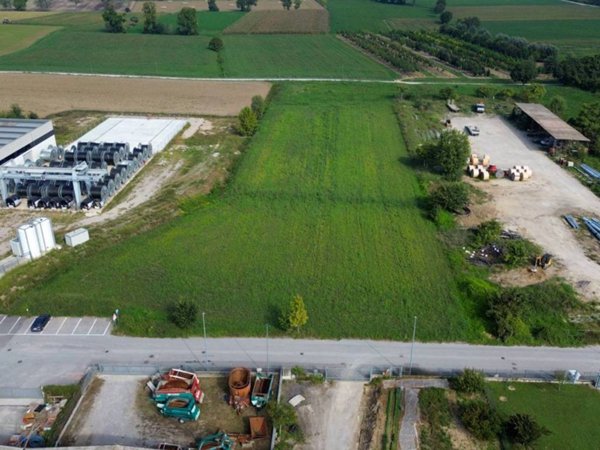 terreno edificabile in vendita a Casalromano