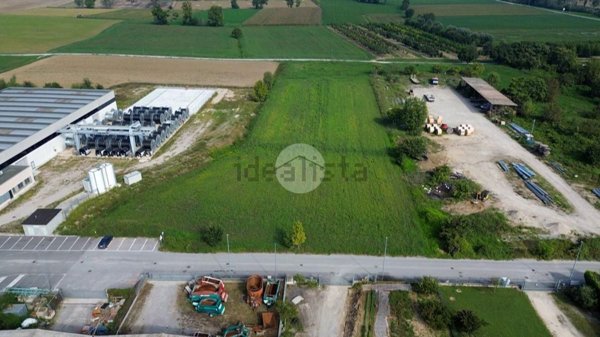 terreno edificabile in vendita a Casalromano