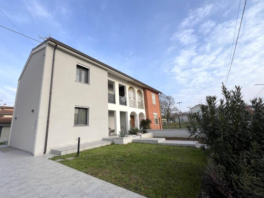casa indipendente in vendita a Casalromano