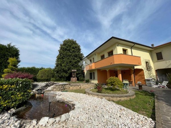 appartamento in vendita a Casalromano in zona Fontanella Grazioli