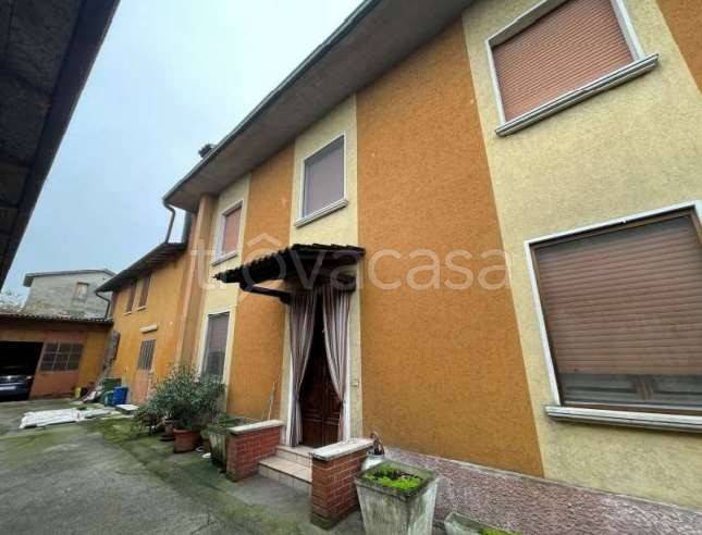 casa indipendente in vendita a Casalromano in zona Fontanella Grazioli