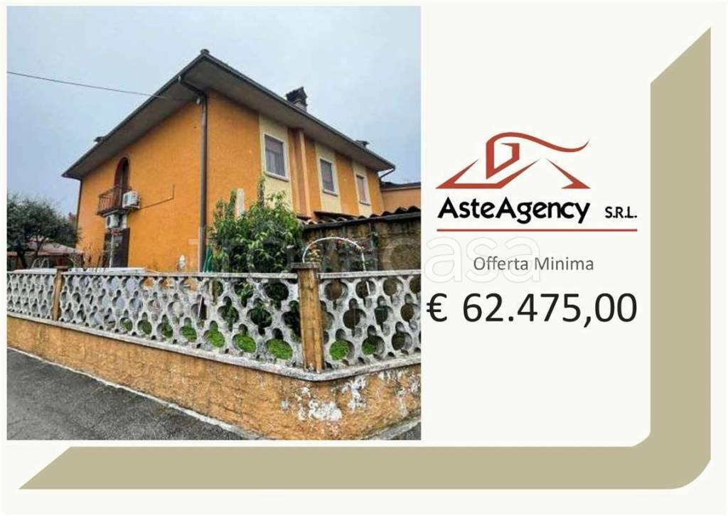 casa indipendente in vendita a Casalromano in zona Fontanella Grazioli