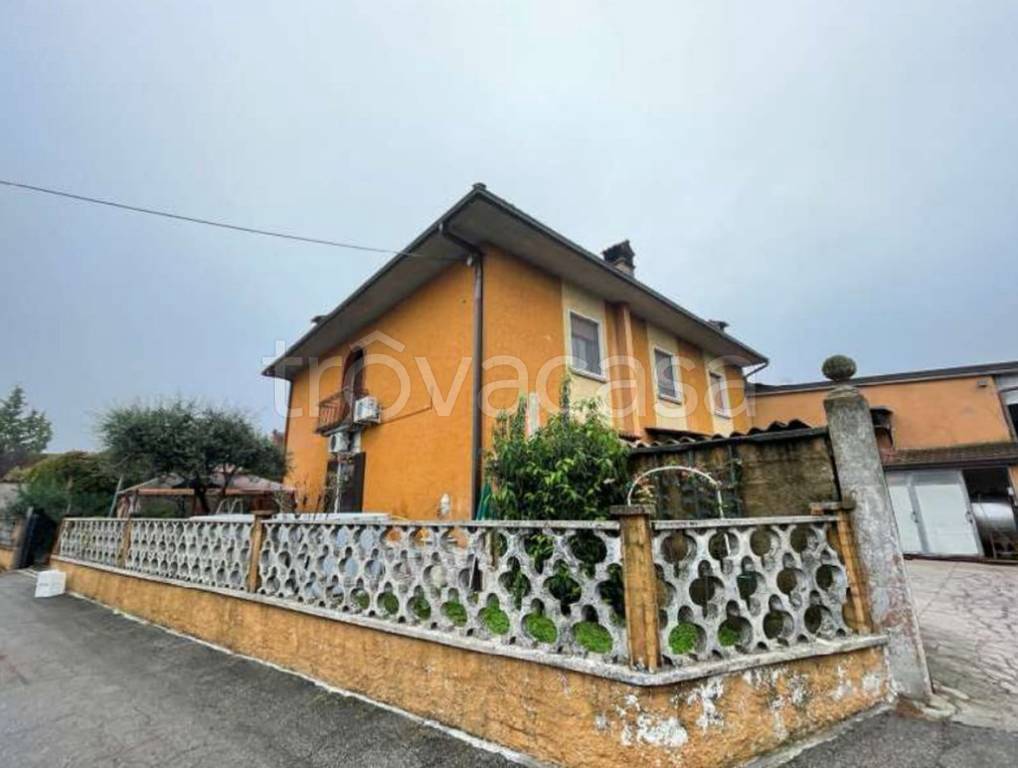 casa indipendente in vendita a Casalromano