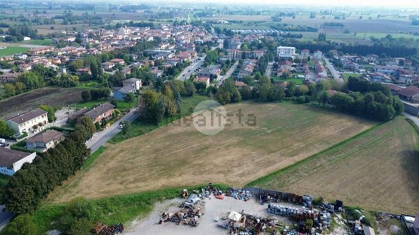 terreno edificabile in vendita a Casalromano