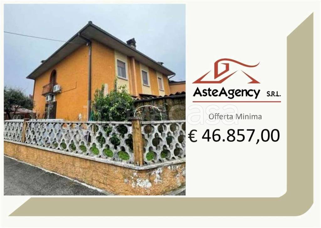 casa indipendente in vendita a Casalromano in zona Fontanella Grazioli