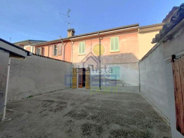 casa indipendente in vendita a Casalromano in zona Fontanella Grazioli