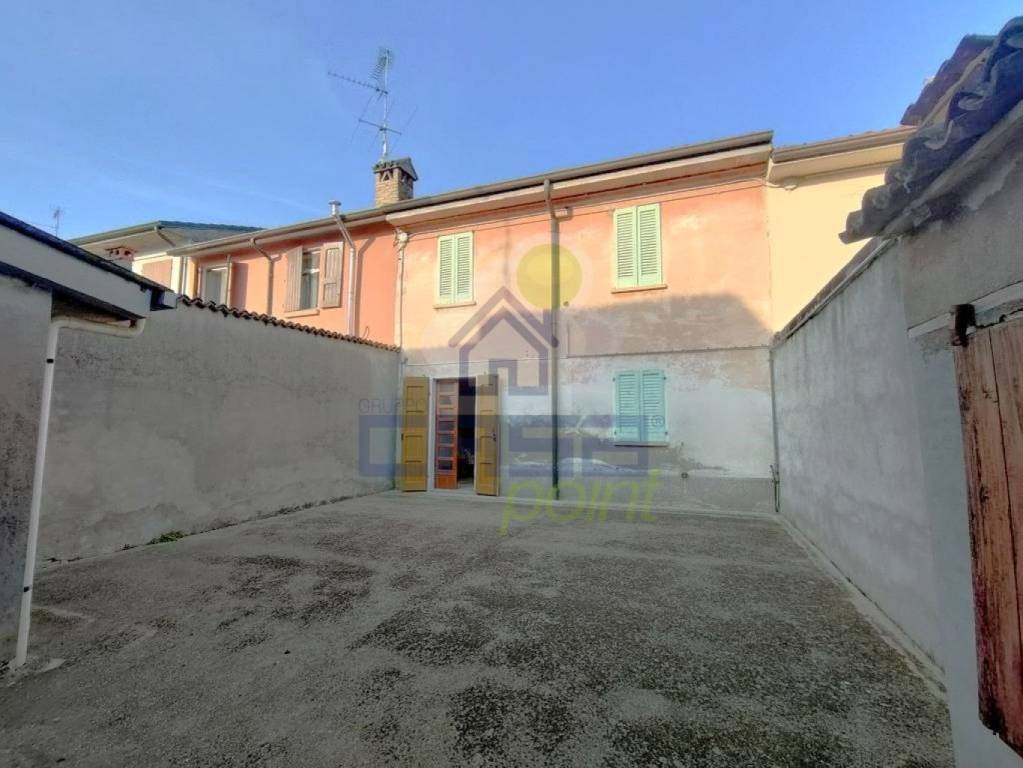 casa indipendente in vendita a Casalromano in zona Fontanella Grazioli