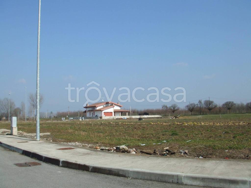 casa indipendente in vendita a Casalromano in zona Fontanella Grazioli