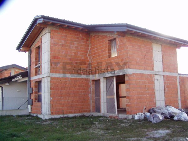 casa indipendente in vendita a Casalromano