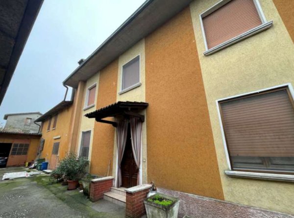casa indipendente in vendita a Casalromano in zona Fontanella Grazioli