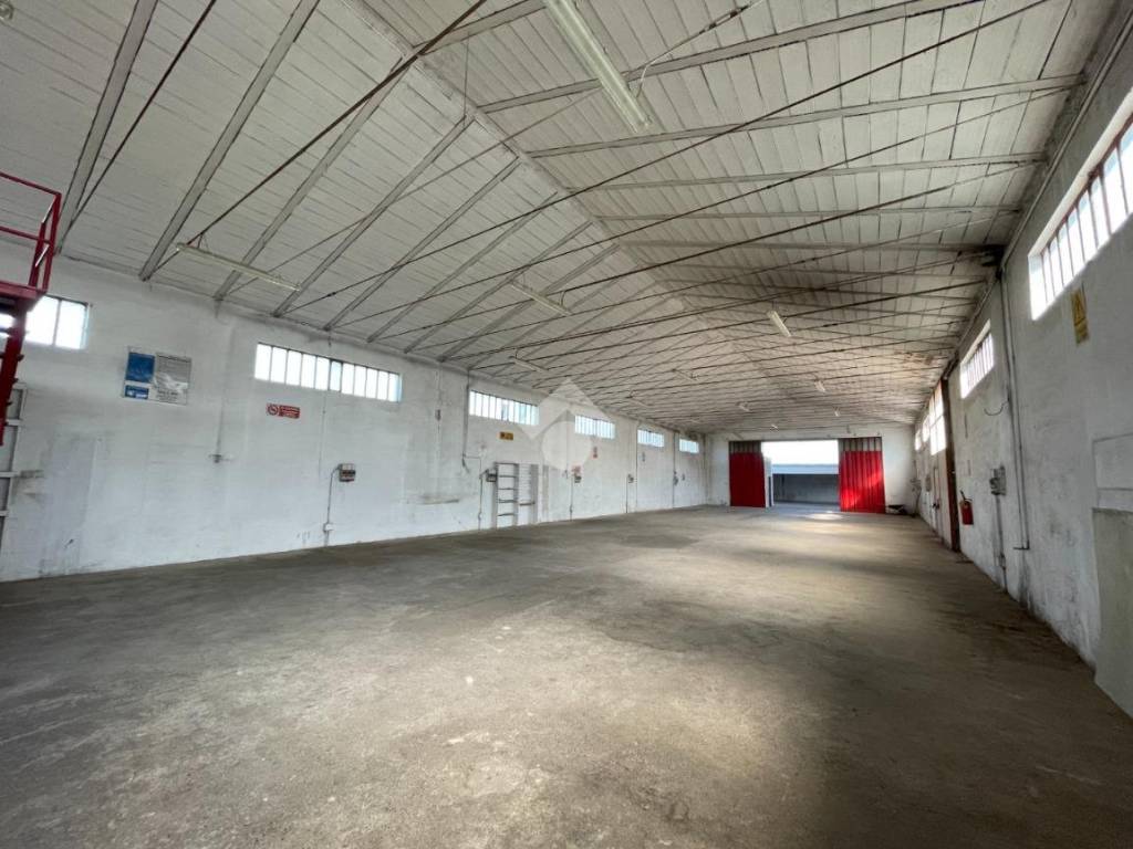 ufficio in vendita a Casalromano