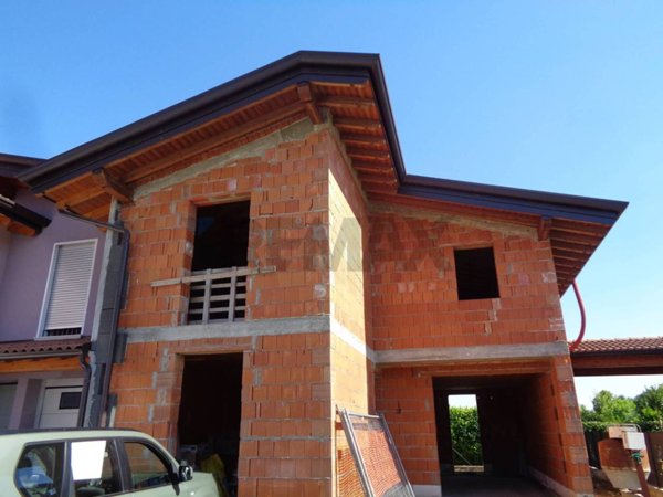 casa indipendente in vendita a Casalromano