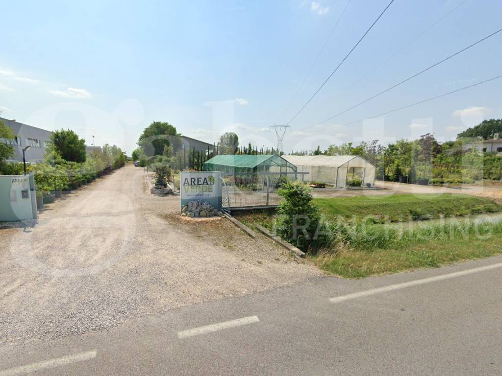 locale commerciale in vendita a Castelbelforte