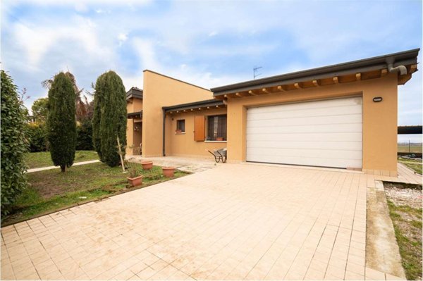 casa indipendente in vendita a Castelbelforte