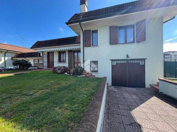 casa indipendente in vendita a Castelbelforte