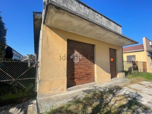 locale di sgombero in vendita a Castelbelforte