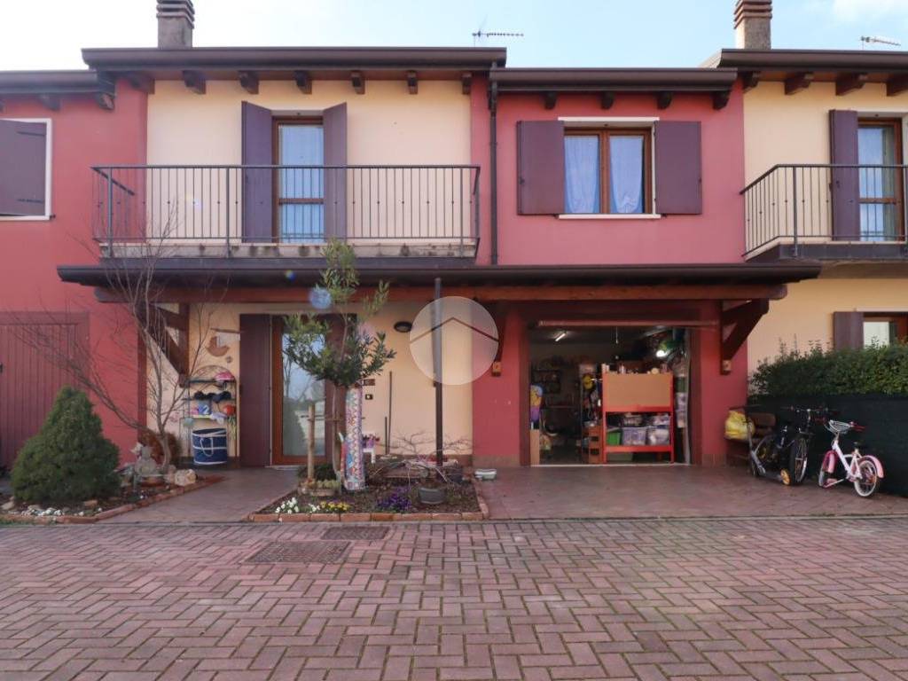 casa indipendente in vendita a Castelbelforte