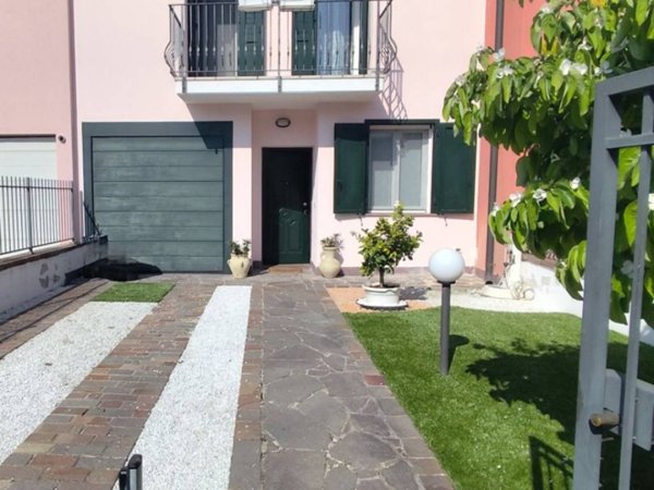 casa indipendente in vendita a Castelbelforte