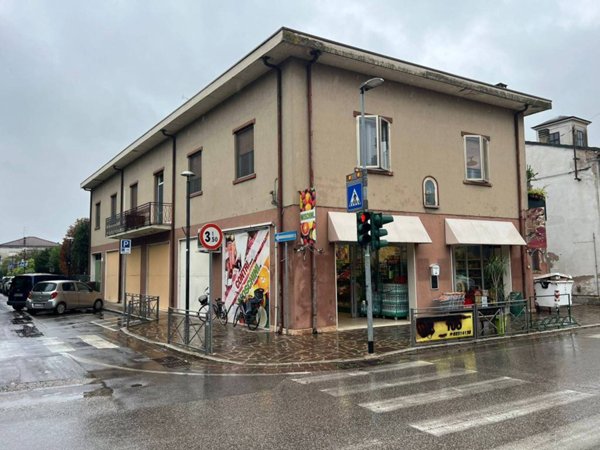 negozio in vendita a Castelbelforte