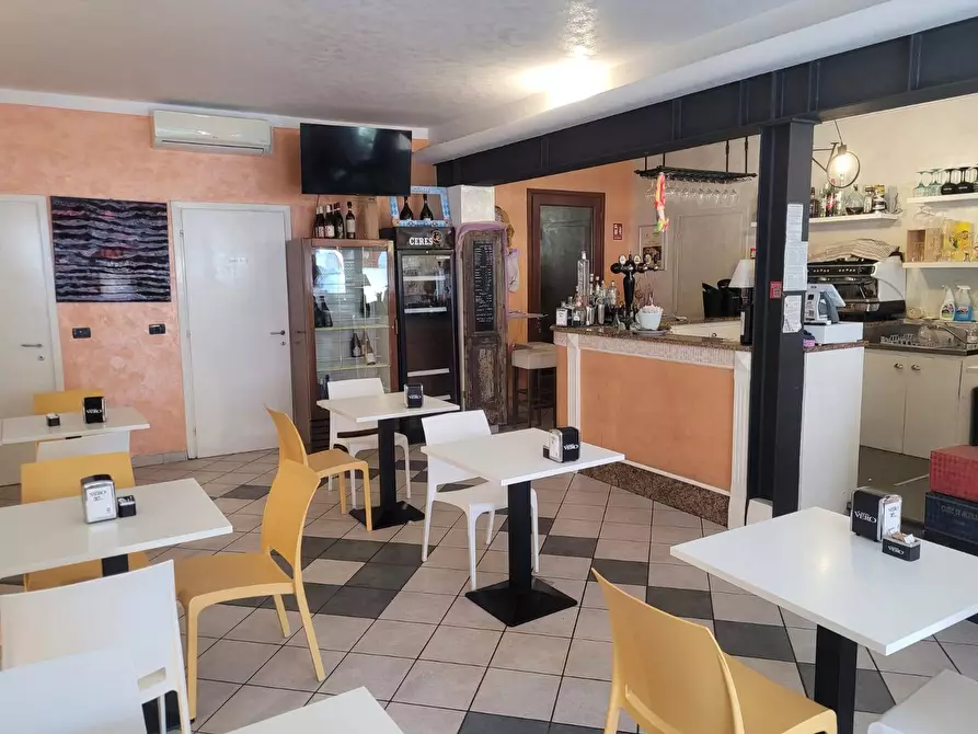 locale commerciale in vendita a Castelbelforte