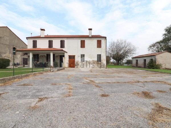 casa indipendente in vendita a Castelbelforte