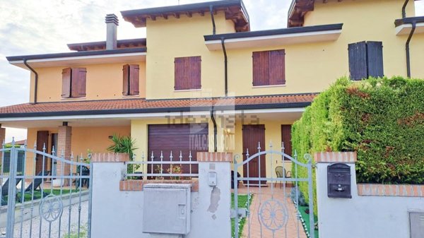 casa indipendente in vendita a Castelbelforte