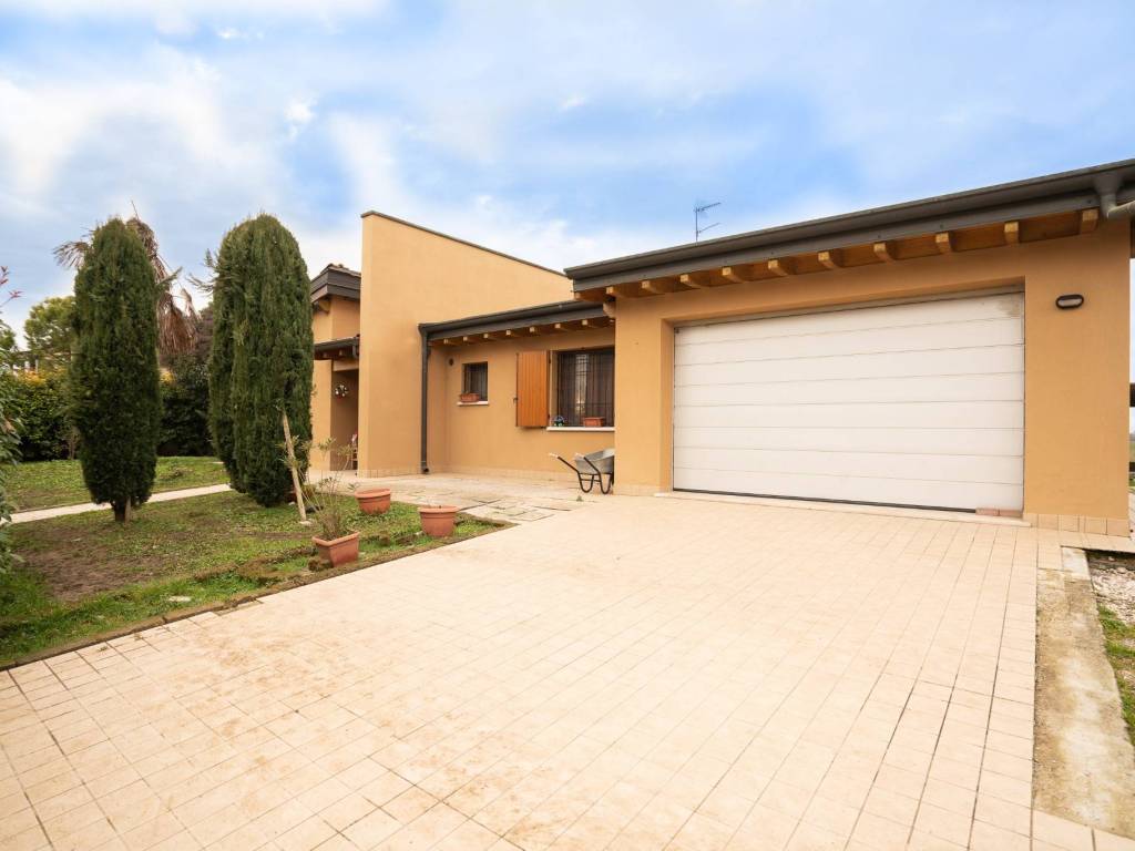 casa indipendente in vendita a Castelbelforte