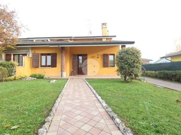 casa indipendente in vendita a Castelbelforte