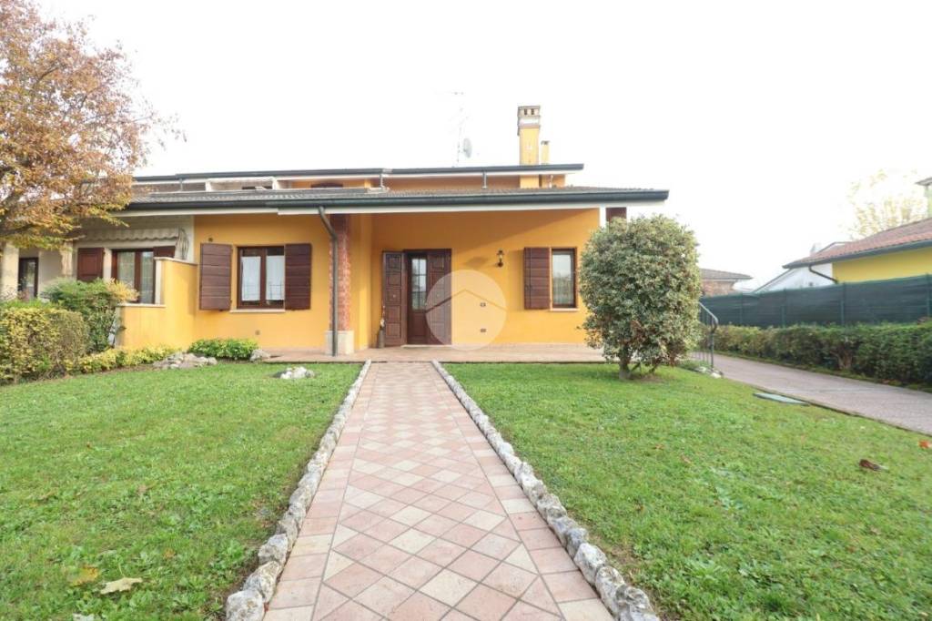 casa indipendente in vendita a Castelbelforte