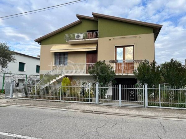 casa indipendente in vendita a Castelbelforte