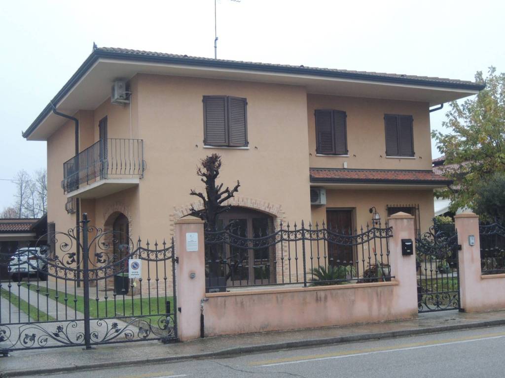 casa indipendente in vendita a Castelbelforte