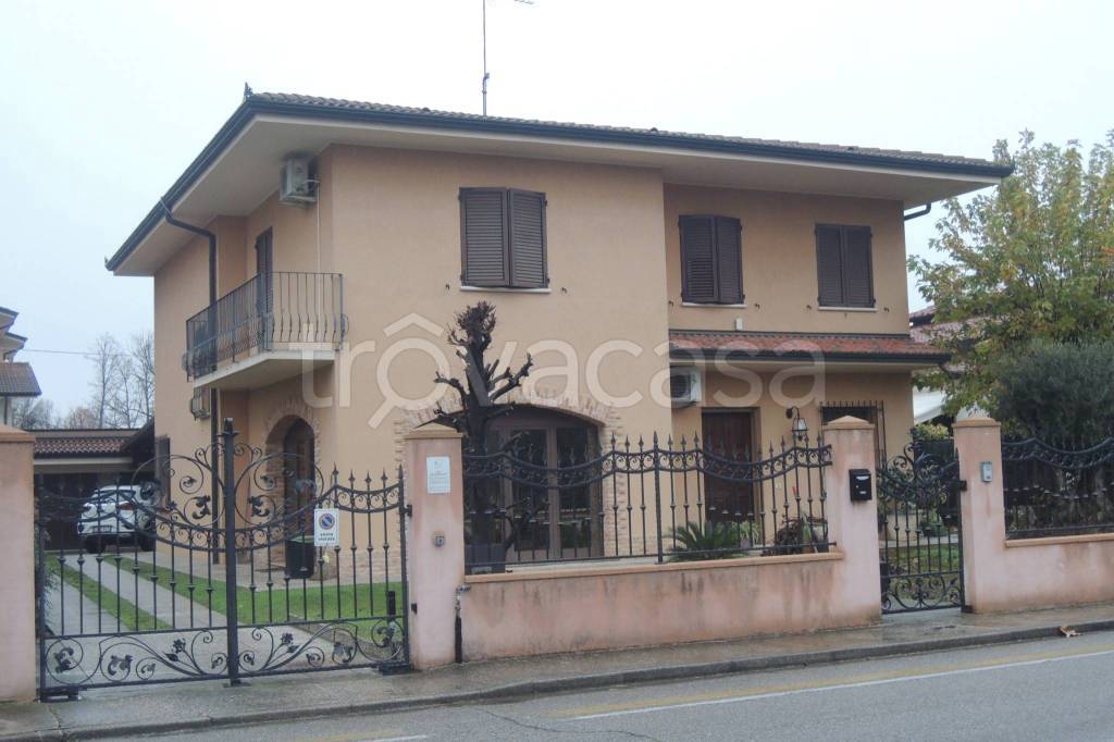 casa indipendente in vendita a Castelbelforte