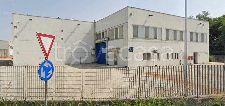 locale commerciale in vendita a Castelbelforte