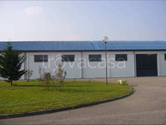 locale commerciale in vendita a Castelbelforte