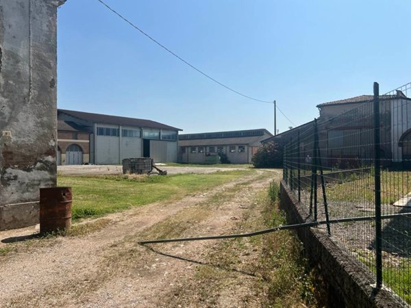 locale di sgombero in vendita a Castelbelforte