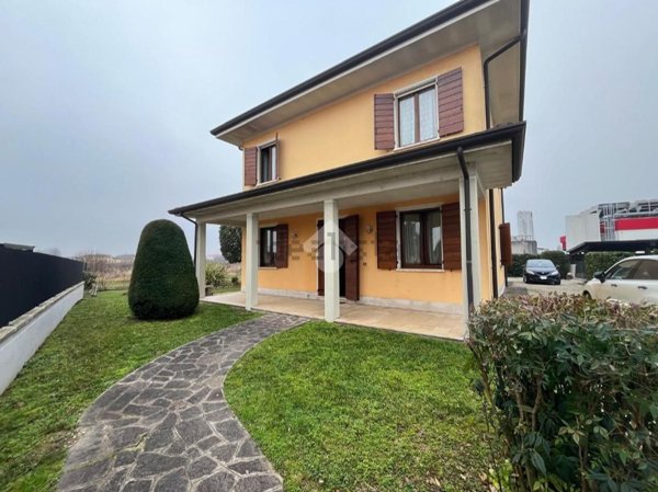 casa indipendente in vendita a Castelbelforte