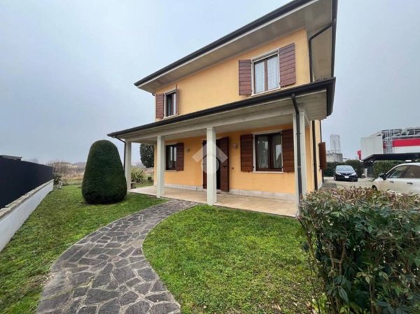 casa indipendente in vendita a Castelbelforte