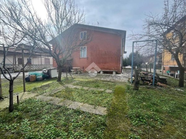 casa indipendente in vendita a Castelbelforte