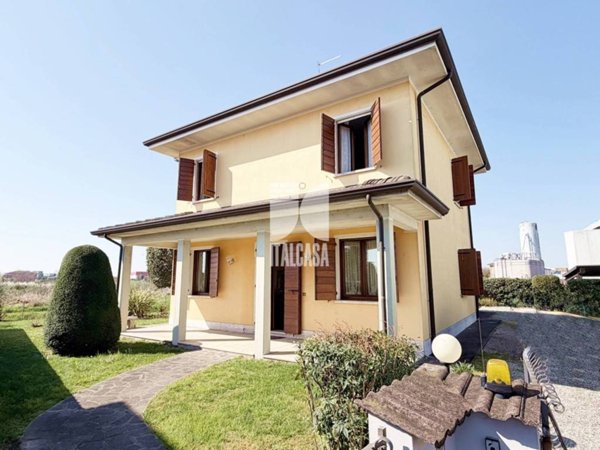 casa indipendente in vendita a Castelbelforte