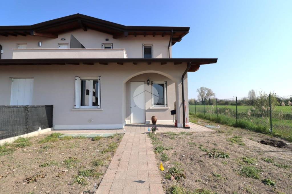 casa indipendente in vendita a Castelbelforte