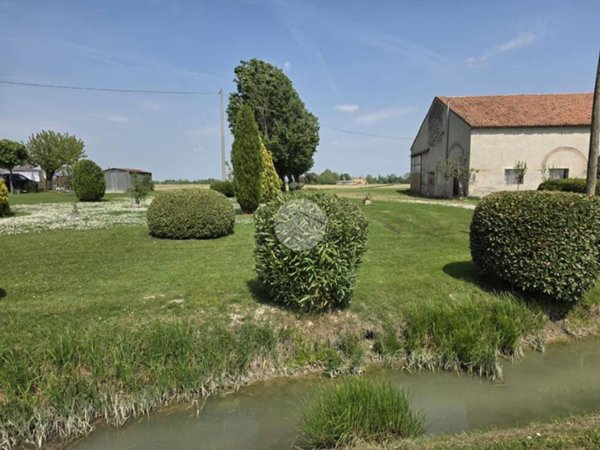casa indipendente in vendita a Castelbelforte