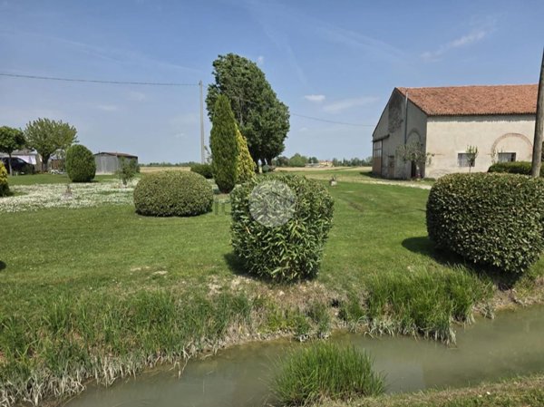 casale in vendita a Castelbelforte